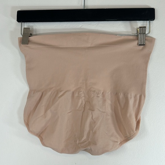Spanx Red Hot Set Of 2 Light Control Smoothing Size 1X Black & Nude Panties - Picture 8 of 12